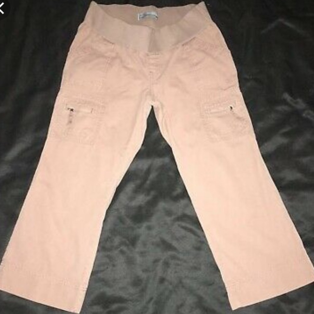 Old navy maternity cargo capris